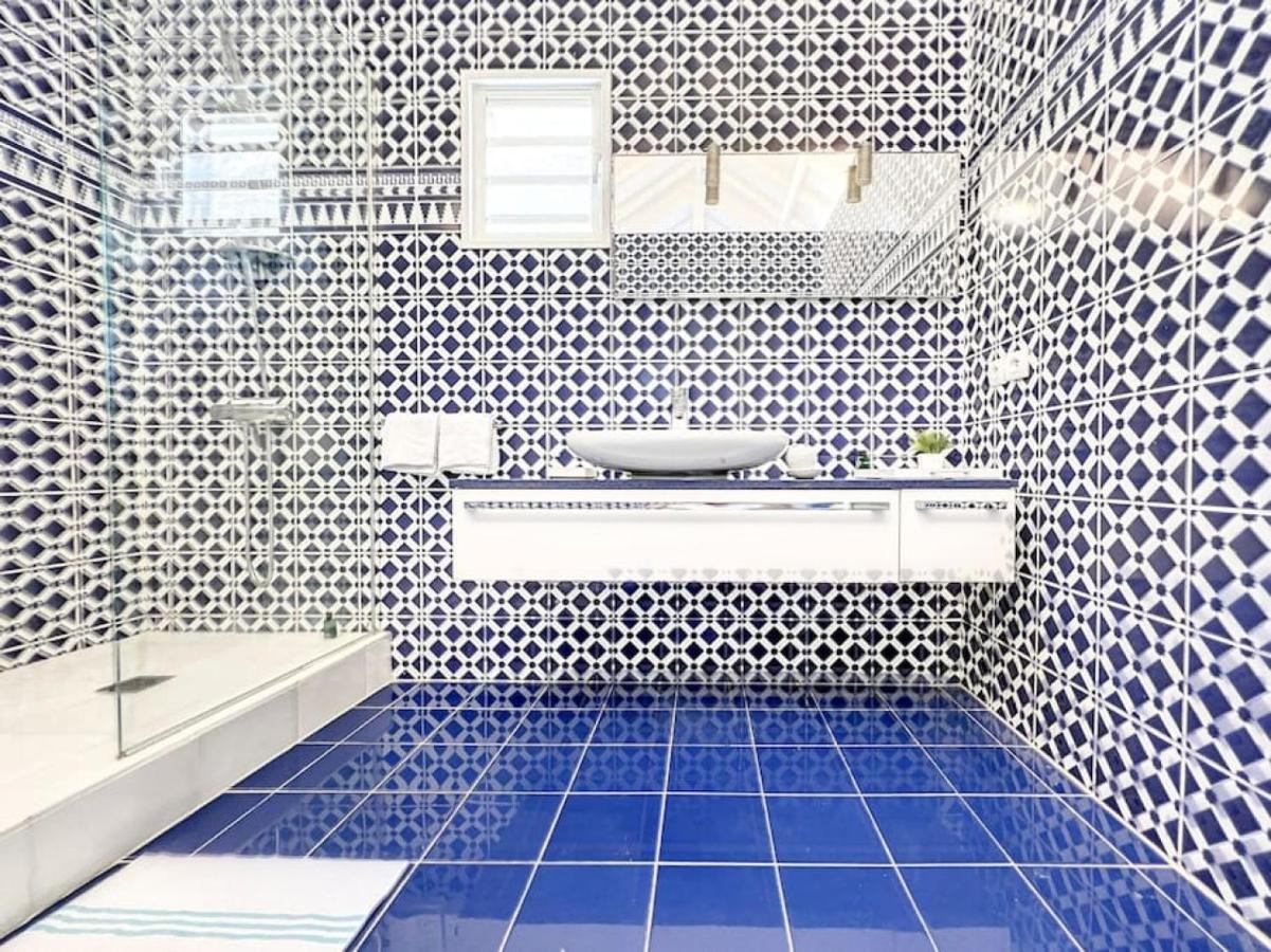 Blue Room In A Shared Villa Diamant With Communal Pool And Sea View Grand Case Εξωτερικό φωτογραφία